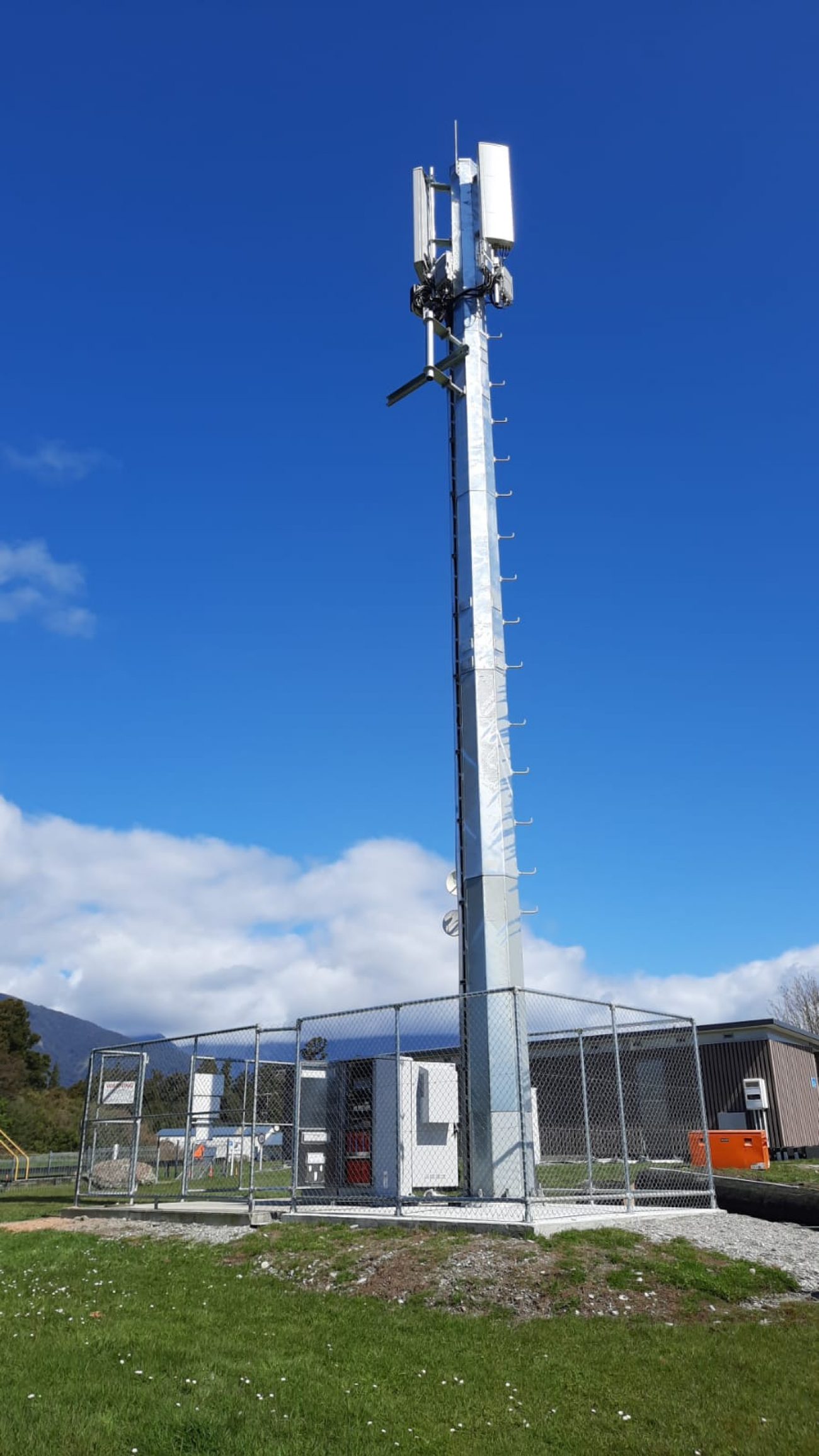 RCG liven permanent cell site at Haast
